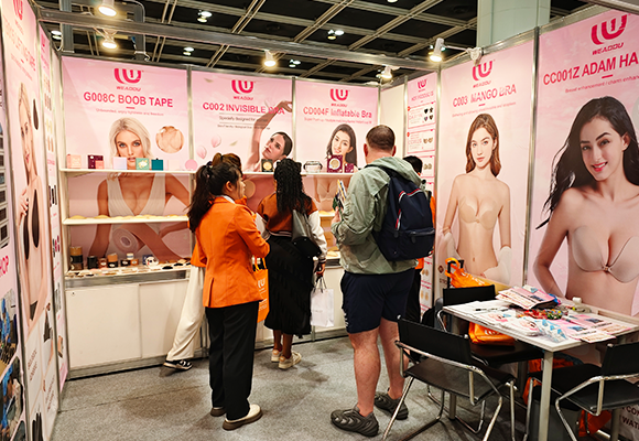 High customer traffic at Sweetyle's booth during a major textile and apparel exhibition