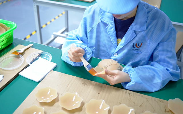 Medical-grade silicone gluing process for premium adhesive bras - Sweetyle Factory